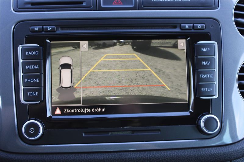 Volkswagen Tiguan 2,0 TDI  VÝHŘEVY,TAŽNÉ - fotka 13 z 26