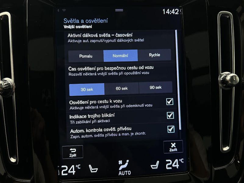 Volvo XC40 T4 INSCRIPTION AUT - fotka 38 z 44