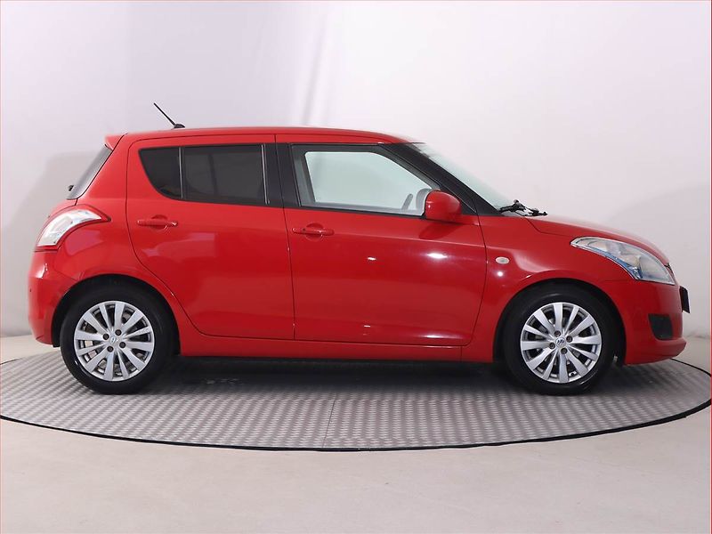 Suzuki Swift (2013) 1.2, Automat, Tempomat - fotka 6 z 17
