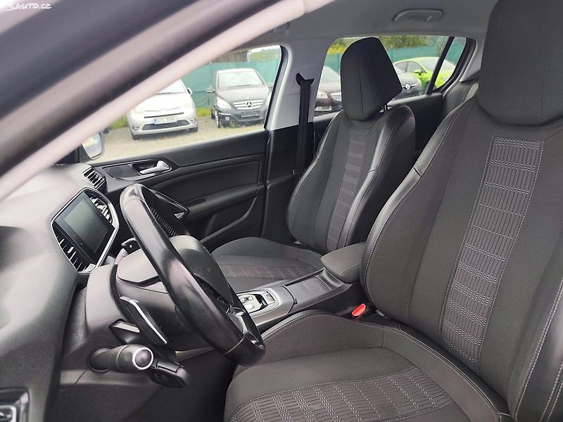 Peugeot 308 (2018) - fotka 14 z 44