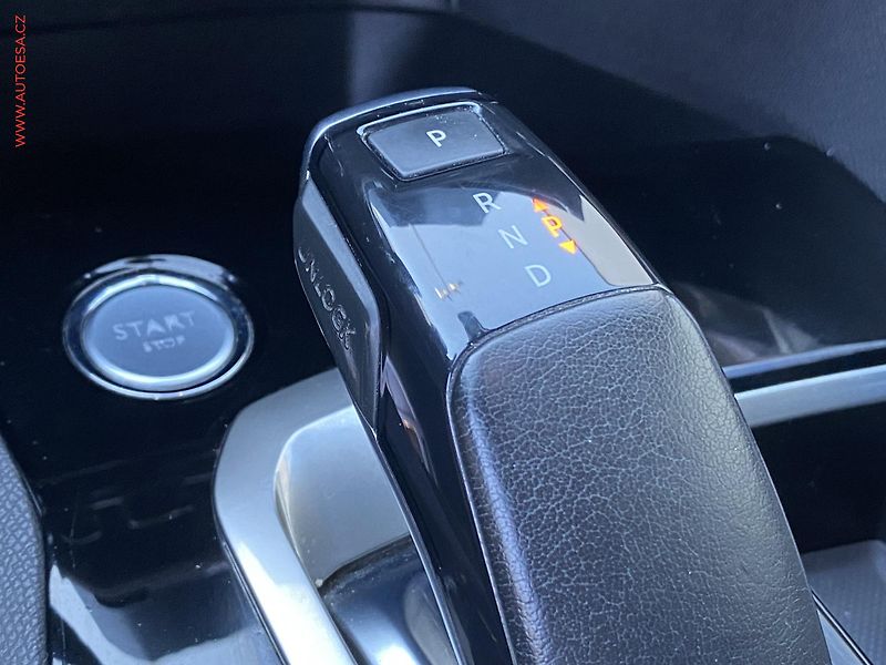 Peugeot 3008 (2018) 1.5 HDi, GT Line, AT, LED - fotka 13 z 18