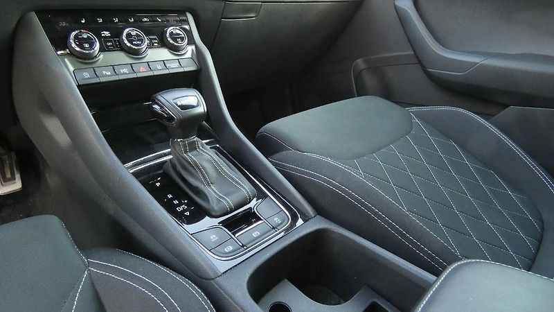 Škoda Karoq 1,5 TSI Sportline DSG - fotka 6 z 24