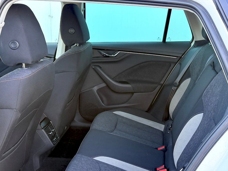 Škoda Kamiq (2023) 1.5 TSI / 110 kW / STYLE - fotka 18 z 28