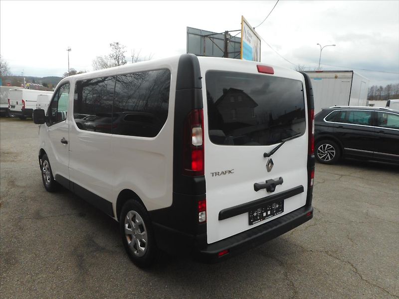 Renault Trafic 2,0 DCi 9 MÍST - fotka 7 z 23