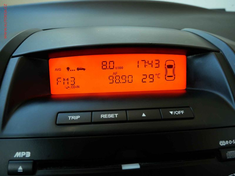 Kia Ceed (2009) 1.4i, ČR, AC - fotka 17 z 19