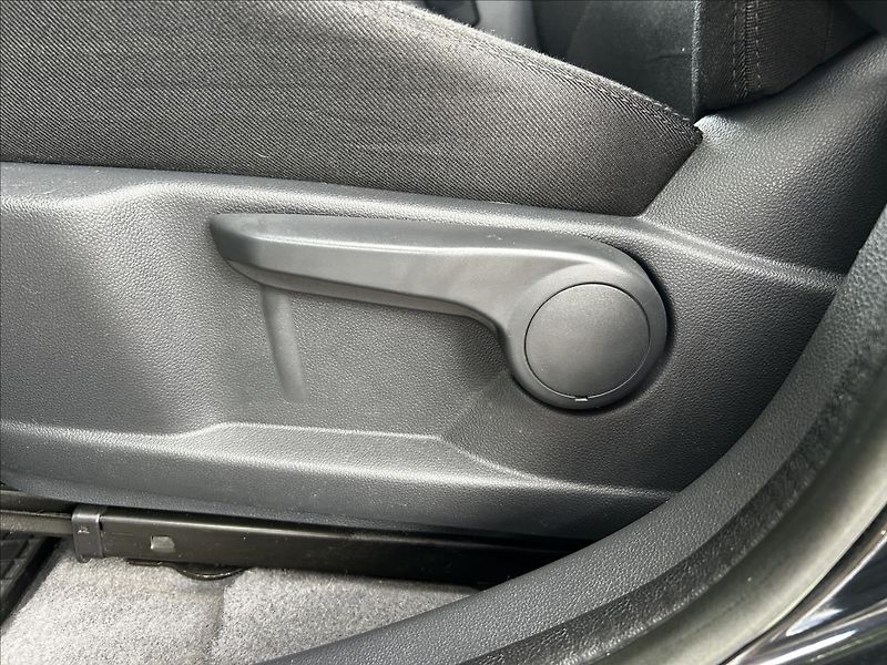 Peugeot 3008 1,6 HDi  Tažné,ALU,Klimatizace - fotka 15 z 43