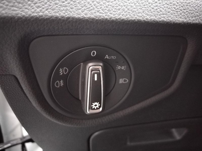 Volkswagen Touran 2.0 TDI  7DSG Highline - fotka 21 z 30