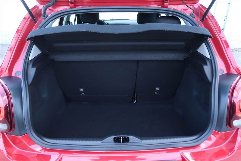 Citroën C3 (2020) Shine 1.2 PureTech, Tempomat - fotka 14 z 23
