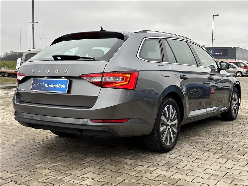 Škoda Superb 2,0 TDI 110kW Style DSG - fotka 5 z 42