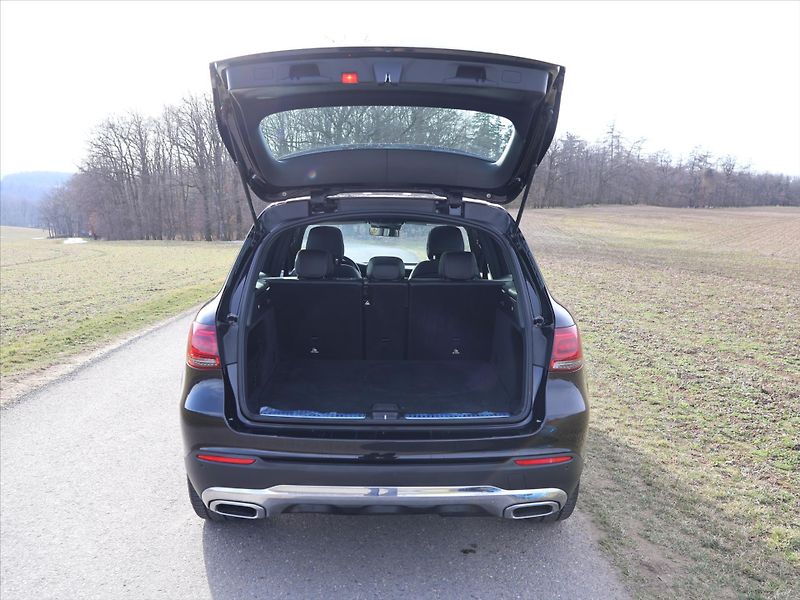 Mercedes-Benz GLC 2,0 300d 180kW 4Matic AMG DPH - fotka 7 z 36