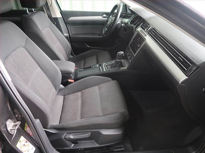 Volkswagen Passat (2018) Comfortline 2.0 TDI, Automat - fotka 9 z 18