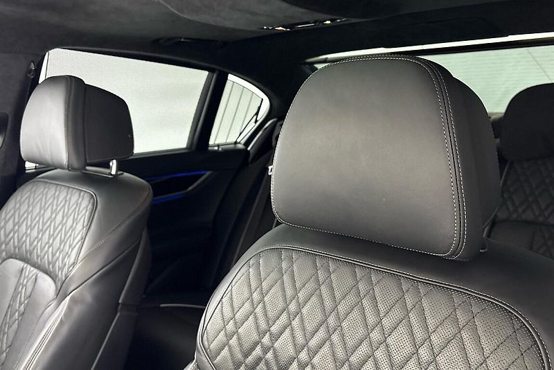 BMW Řada 7 750d xDrive - fotka 8 z 29