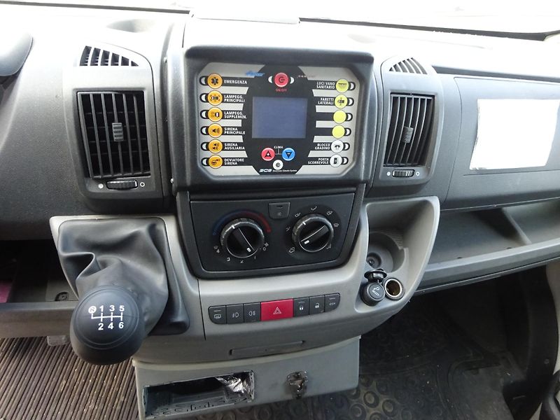 Fiat Ducato 3.0JTD VYBAVENÝ SANITNÍ VŮZ - fotka 8 z 28