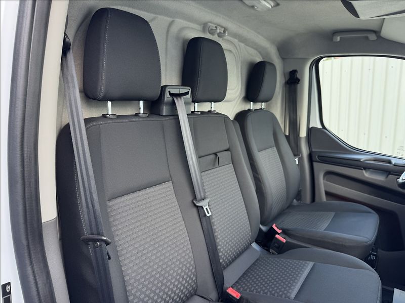 Ford Transit Custom 2,0 TDCi L1H1 DPH 1.maj ČR - fotka 30 z 50