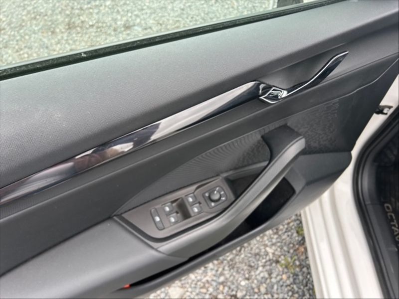 Škoda Octavia 1,5 TSI Ambition - fotka 11 z 11