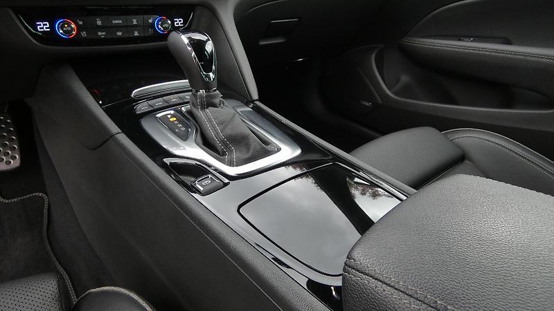 Opel Insignia ST 2,0 T 4x4 GSi - fotka 6 z 27