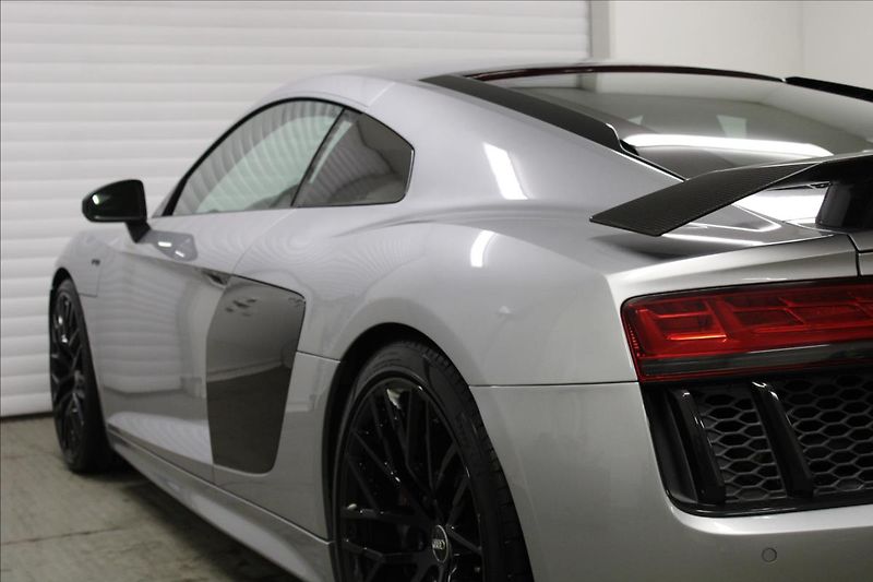 Audi R8 5,2 FSI V10 plus QUATTRO Ceram - fotka 39 z 41