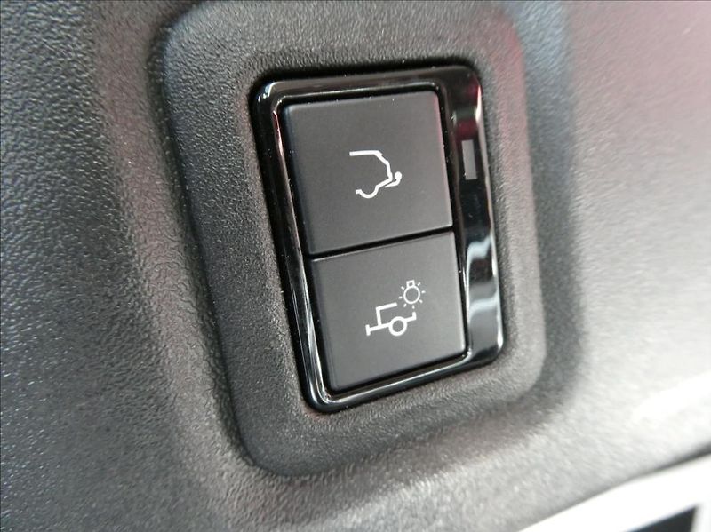 Jaguar F-Pace 2,0 P400e PHEV HSE,1Maj,ČR DPH - fotka 38 z 44