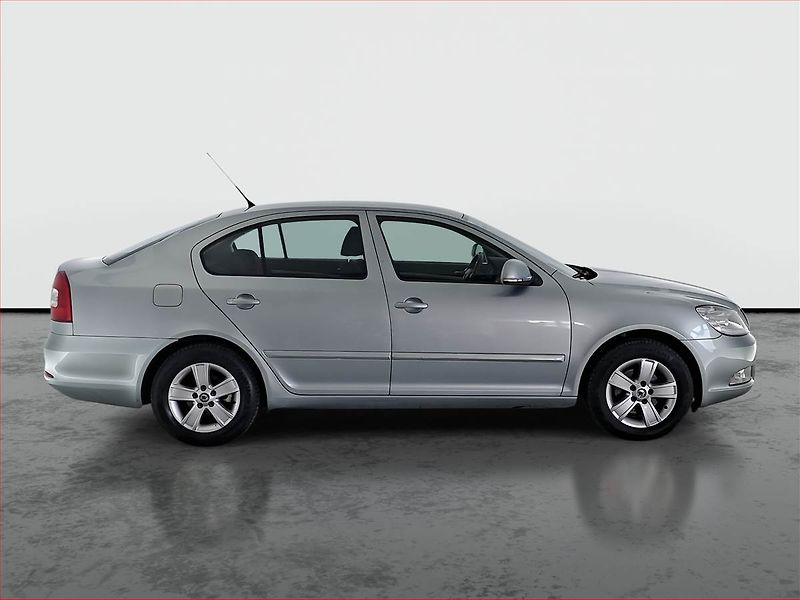 Škoda Octavia (2011) 1.6 TDI, Tempomat - fotka 6 z 14