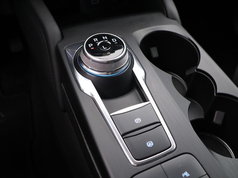 Ford Kuga 2,5 Hybrid 140kW AWD Titanium - fotka 25 z 34