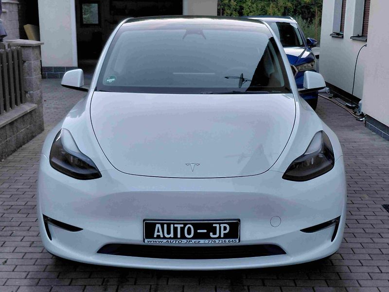 Tesla Model Y (2023) AWD Long Range - fotka 7 z 10