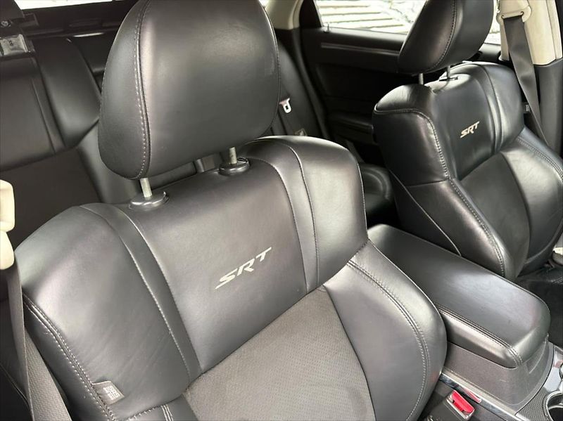 Chrysler 300C 3,0 160 KW SRT PACK - fotka 15 z 33