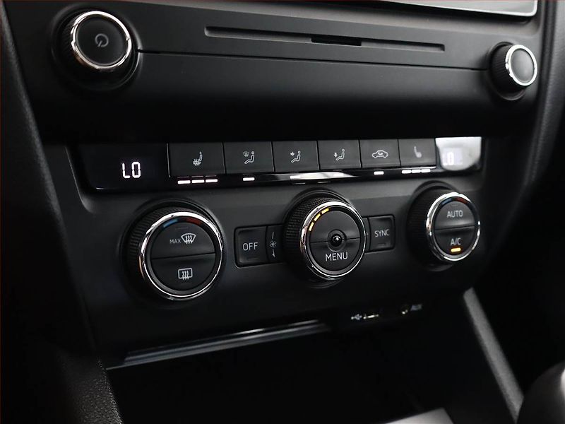 Škoda Octavia (2017) Ambition 1.6 TDI, Serv.kniha - fotka 12 z 14