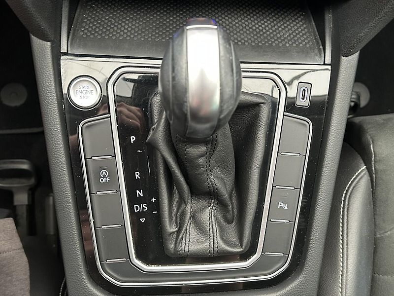 Volkswagen Passat Variant 2.0 TDI Elegance - fotka 21 z 27