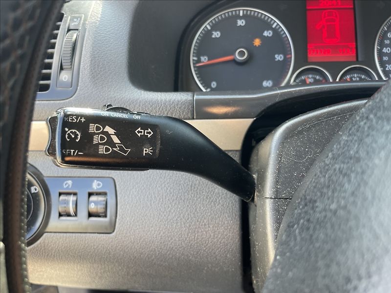 Volkswagen Touran 1,9 TDi 77kw 6rychlostí Klimat - fotka 22 z 35
