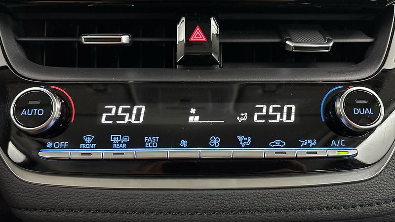 Toyota Corolla 1.8 Hybrid AUT Active Sedan - fotka 13 z 24