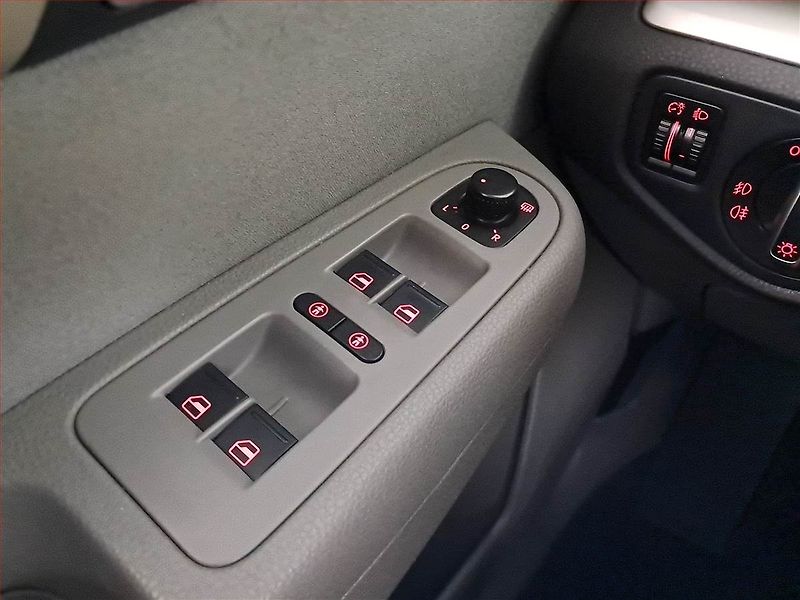 Seat Alhambra (2011) 1.4 TSI, Park. senzory - fotka 18 z 18