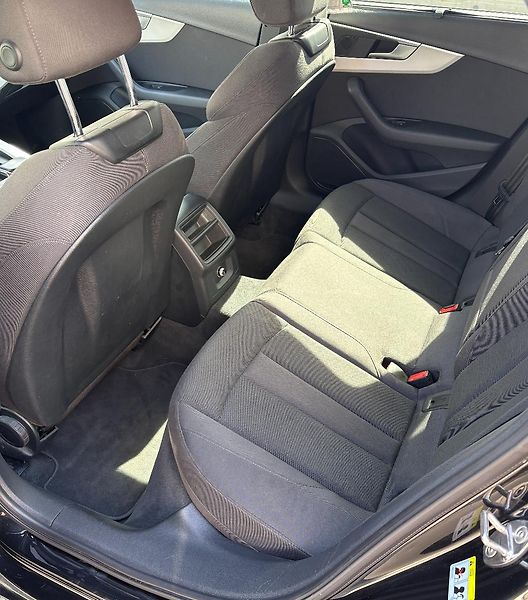 Audi A4 (2019) 2,0 TDI Mild Hybrid S tronic - fotka 13 z 25
