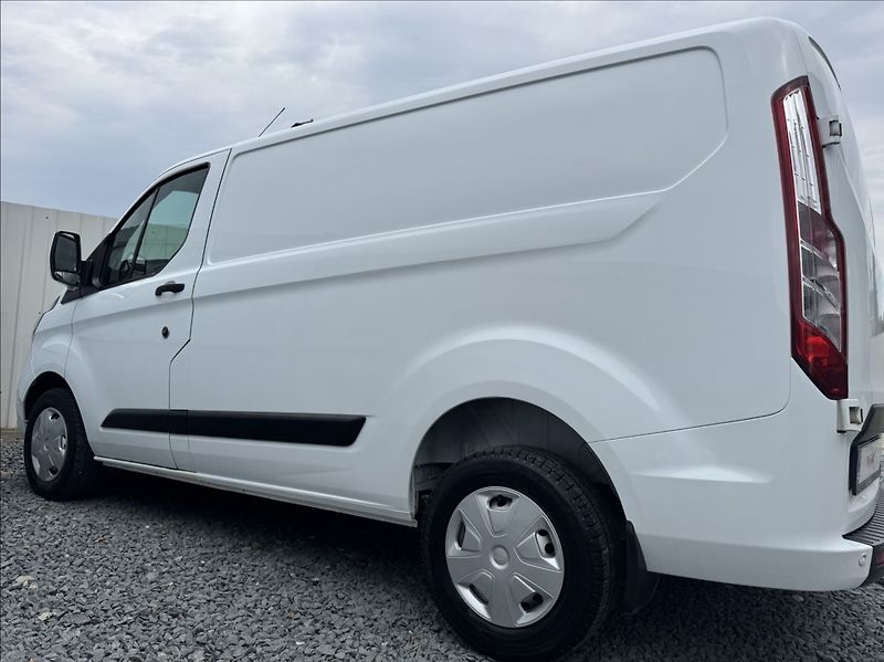 Ford Transit Custom 2,0 TDCi L1H1 DPH 1.maj ČR - fotka 26 z 50