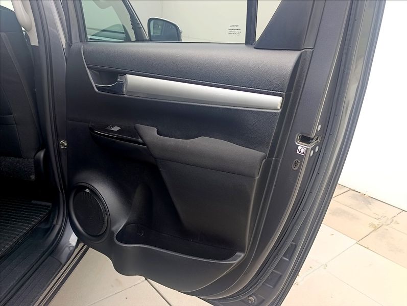 Toyota Hilux 2,4 D-4D Kamera Tažné 1maj. ČR - fotka 33 z 43