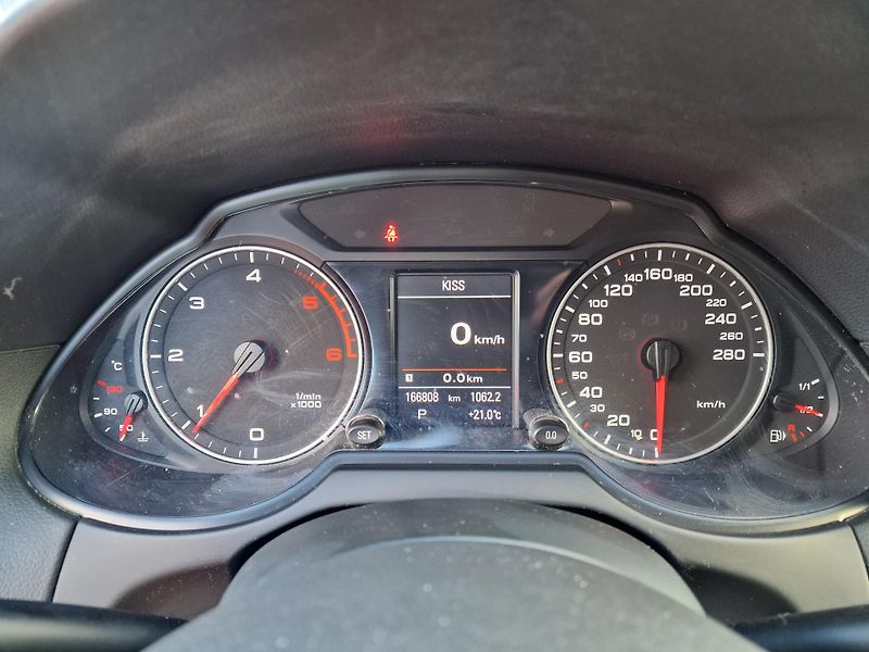 Audi Q5 2,0TDI QUATTRO S-LINE 125KW - fotka 17 z 23