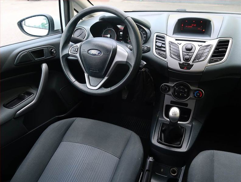 Ford Fiesta (2011) 1.25, po STK, rezervace - fotka 7 z 17