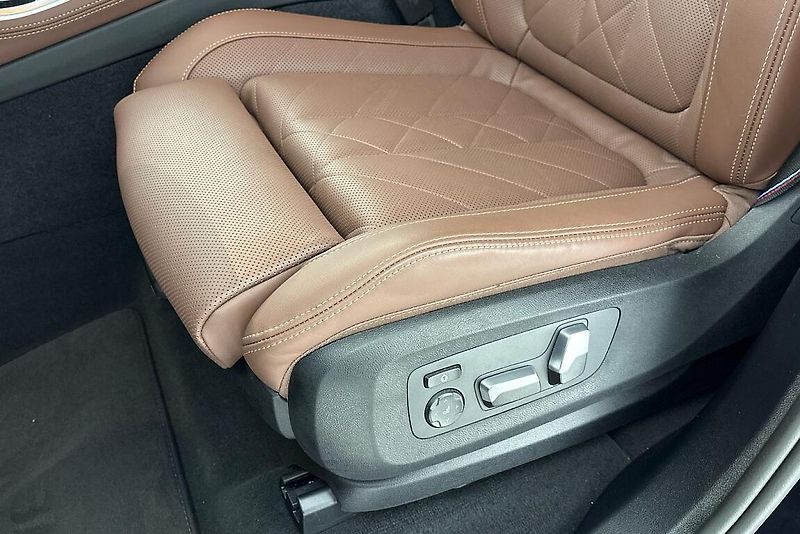 BMW X5 xDrive30d - fotka 7 z 28