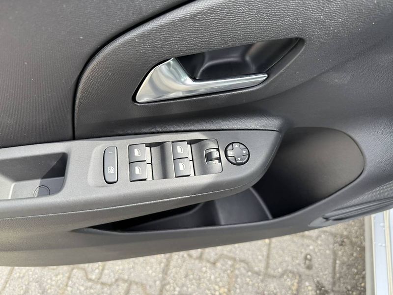 Opel Corsa Edition 1.2 TURBO (74kW/100k) - fotka 10 z 22