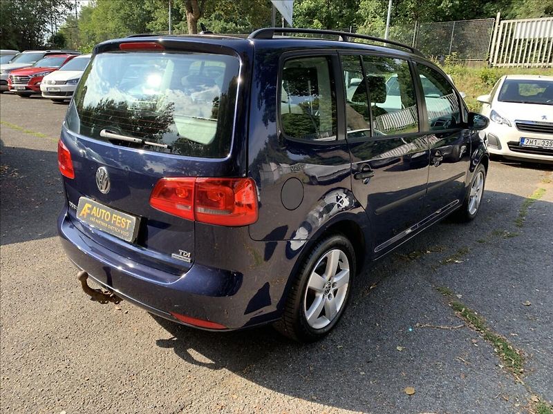 Volkswagen Touran 1,6 TDI DSG - fotka 5 z 17