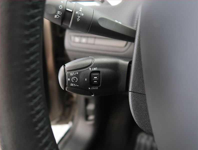 Peugeot 2008 (2016) 1.2 PureTech, Tempomat - fotka 15 z 17