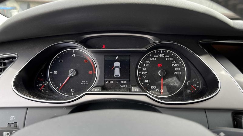Audi A4 Avant B8 2.0 TDi 110 kW PO ROZVODECH - fotka 15 z 17