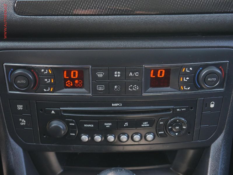 Citroën C5 (2009) 2.0HDi, ČR, AT, AC, temp - fotka 16 z 21