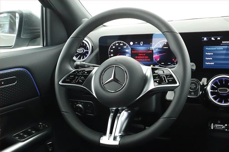 Mercedes-Benz GLA (2025) 200 - fotka 8 z 22
