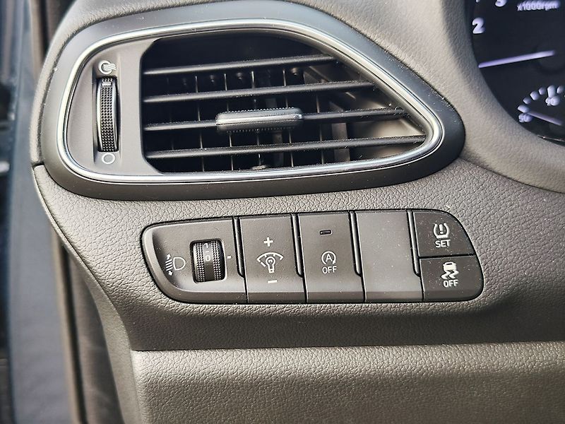 Hyundai i30 1.5i/81kW Start Plus - fotka 22 z 24