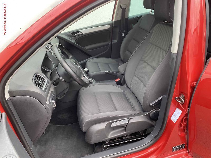 Volkswagen Golf (2010) 1.6 TDi, Team - fotka 9 z 18