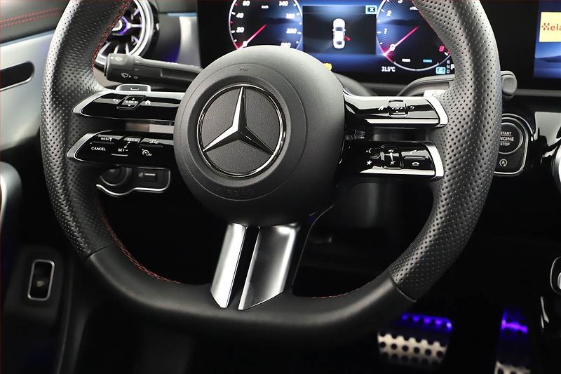 Mercedes-Benz CLA (2024) 200 - fotka 8 z 20