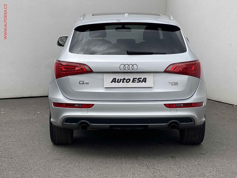 Audi Q5 (2011) 2.0 TFSi quattro, S-line - fotka 5 z 18