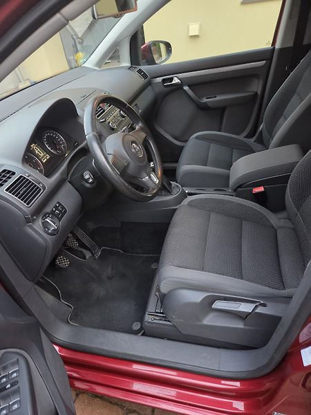 Volkswagen Touran (2011) Prodám VW Touran 2.0, 7 míst - fotka 7 z 21