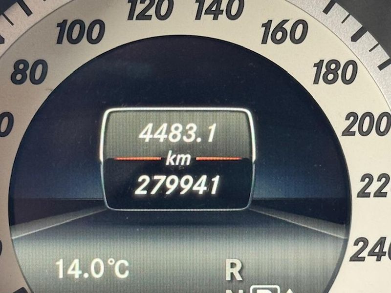 Mercedes-Benz Třídy E MB E 200 CDi kombi - fotka 18 z 35