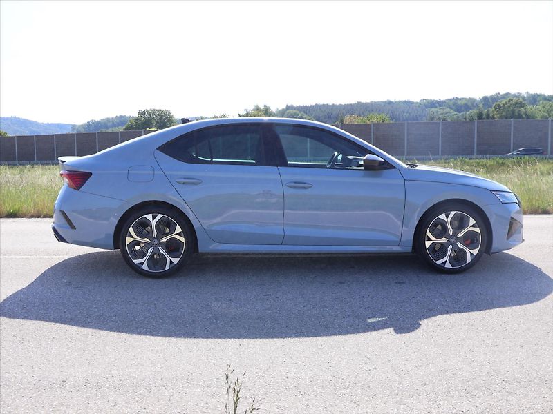 Škoda Octavia 2,0 TSI 195kW DSG RS DPH 1.Maj - fotka 8 z 34